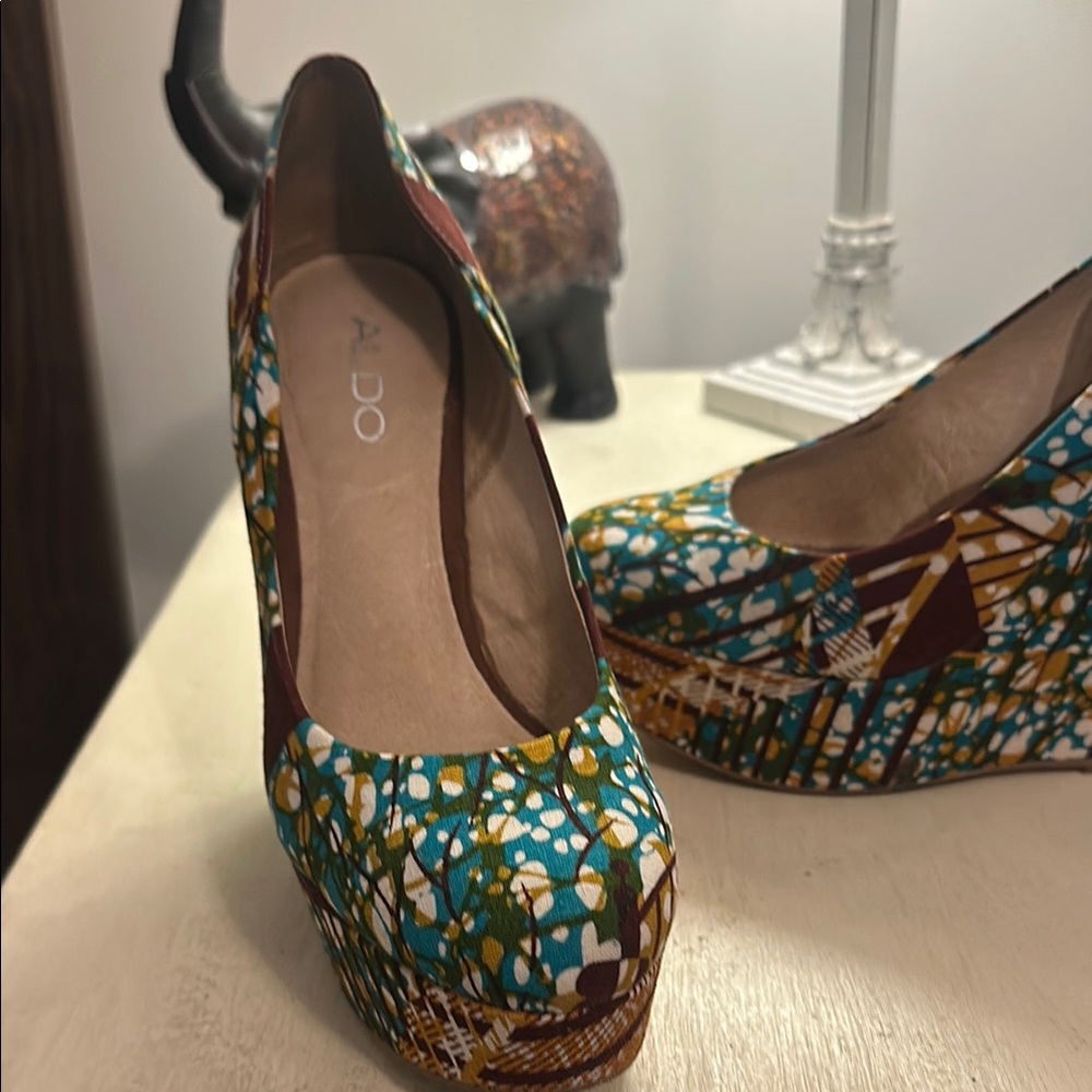 Aldo Teal Blue Gold High Heeled Platform Pumps